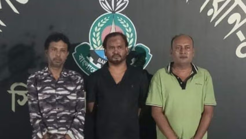 ঢাকার সাভার ও আশুলিয়ায় অভিযান চালিয়ে আন্তঃজেলা সন্ত্রাসী চক্রের মূলহোতা আল-আমিনসহ তার দুই সহযোগীকে গ্রেপ্তার করেছে র‍্যাপিড অ্যাকশন ব্যাটালিয়ন (র‍্যাব-৪)। এ সময় তাদের কাছ থেকে একটি বিদেশি পিস্তল, একটি ম্যাগাজিন ও এক রাউন্ড গুলি উদ্ধার করা হয়।