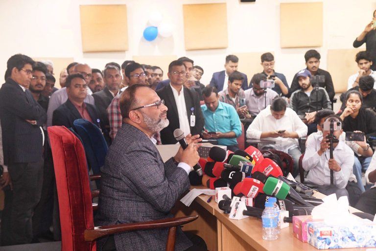 পদত্যাগ করেননি ঢাবি ভিসি,কিছু গণমাধ্যমে তথ্য বিভ্রান্তি