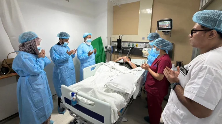 মির্জা আব্বাসকে দেখতে হাসপাতালে বিরোধীদলীয় নেতা