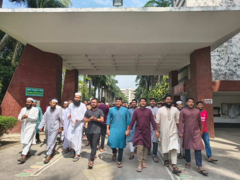 ভিসি পরিবর্তনের গুঞ্জনে উত্তাল ডুয়েট, শিক্ষার্থীদের দাবি ডুয়েটের শিক্ষকদের মধ্য থেকে আসুক নতুন ভিসি