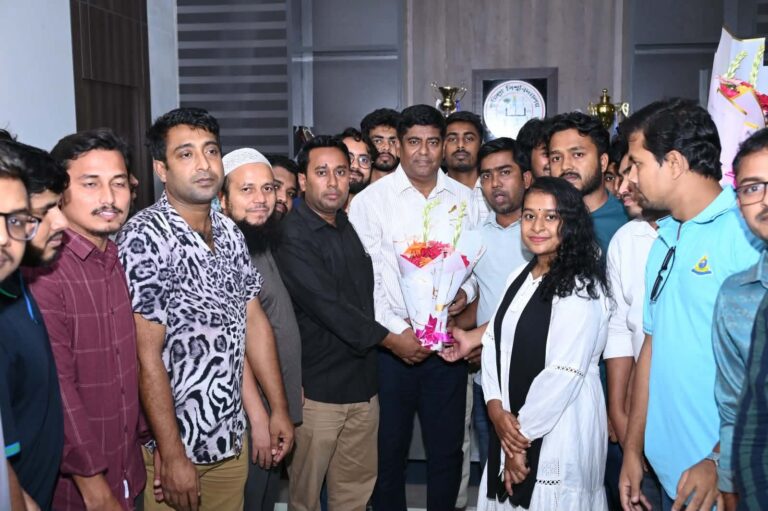 কুবির নবনিযুক্ত উপাচার্যের সঙ্গে ছাত্রদলের শুভেচ্ছা বিনিময় ‎