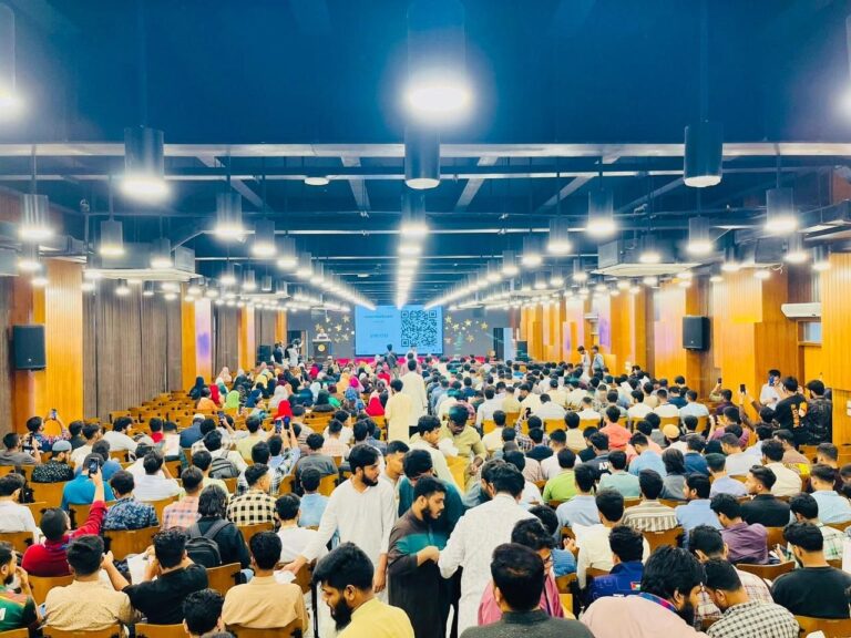 সাউথইস্ট ইউনিভার্সিটিতে কুরআন বিতরণ ও সেমিনার অনুষ্ঠিত