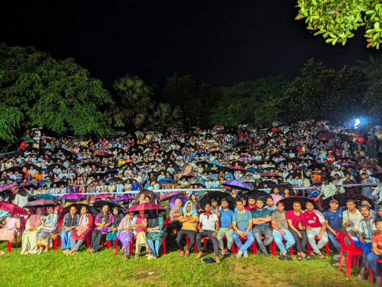 বৃষ্টি ভেজা রাত, থেমে নেই উন্মাদনা: কুবিতে বিশ্বকাপের আমেজ